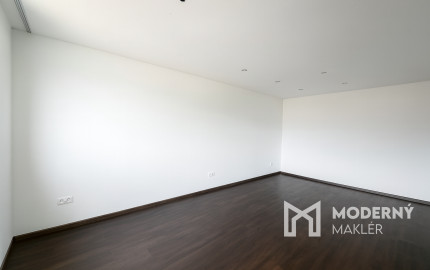 Veľkometrážny 2-izbový byt v Turanoch