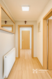 Na predaj kompletne zariadený 3-izbový byt v Rakovej