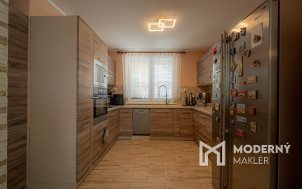 Na predaj 5-izbový rodinný dom v obci Dvorníky