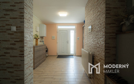 Na predaj 5-izbový rodinný dom v obci Dvorníky