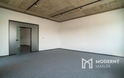 Na prenájom jedno podlažie polyfunkcie na Zavarskej ulici v Trnave