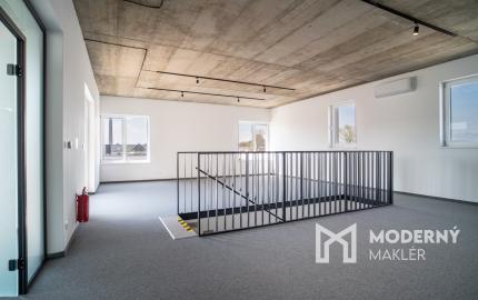 Na prenájom jedno podlažie polyfunkcie na Zavarskej ulici v Trnave