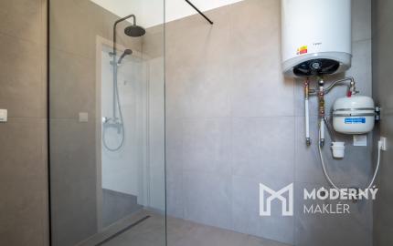 Na prenájom jedno podlažie polyfunkcie na Zavarskej ulici v Trnave