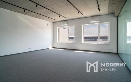 Na prenájom jedno podlažie polyfunkcie na Zavarskej ulici v Trnave