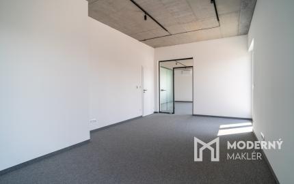 Na prenájom jedno podlažie polyfunkcie na Zavarskej ulici v Trnave