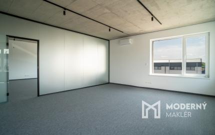 Na prenájom jedno podlažie polyfunkcie na Zavarskej ulici v Trnave