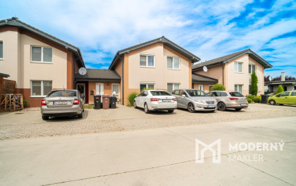 Na predaj dom so vstupom do súkromného jazera v Hrubej Borši