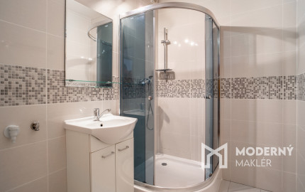 Na predaj priestranný 2-izbový byt vo vyhľadávanej časti v Trnave