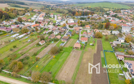 Na predaj rodinný dom so slnečným pozemkom-Veľké Chlievany