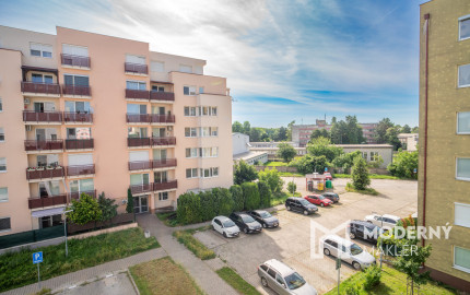 Na predaj moderný 3-izbový byt vo výbornej lokalite Serede