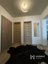 Na prenájom kompletne zariadený 2-izbový byt v obci Soblahov