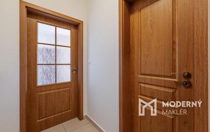 Na prenájom 2-izbový byt v centre Šamorína