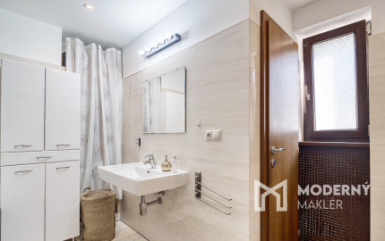 Na predaj priestranný 2-izbový byt v Novom Meste nad Váhom