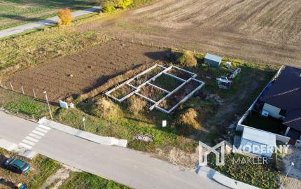 Na predaj stavebný pozemok so základovou doskou v Dolnom Vinodole