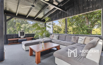 Na predaj štýlový penzión s priamym prístupom k vode v obci Blahová