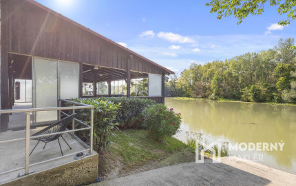 Na predaj štýlový penzión s priamym prístupom k vode v obci Blahová