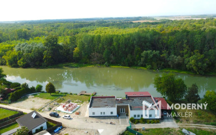 Na predaj štýlový penzión s priamym prístupom k vode v obci Blahová