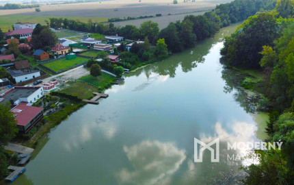 Na predaj štýlový penzión s priamym prístupom k vode v obci Blahová
