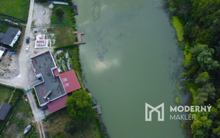 Na predaj štýlový penzión s priamym prístupom k vode v obci Blahová