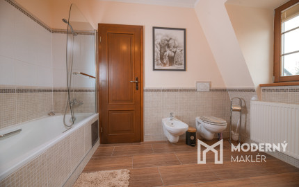 Na predaj nadštandardný rodinný dom s bazénom, Soblahov