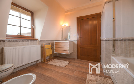 Na predaj nadštandardný rodinný dom s bazénom, Soblahov