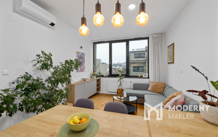 Na predaj 2-izbový slnečný byt v Starom meste s garážovým parkovaním