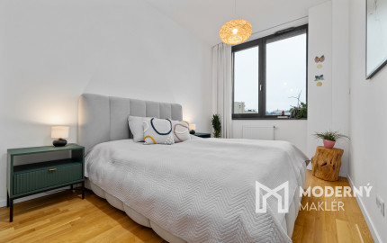 Na predaj 2-izbový slnečný byt v Starom meste s garážovým parkovaním