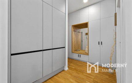 Na predaj 2-izbový slnečný byt v Starom meste s garážovým parkovaním