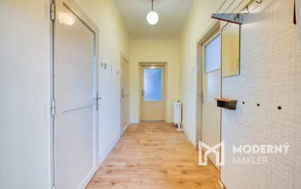 Na predaj rodinný dom vhodný na rekonštrukciu v Uhrovci