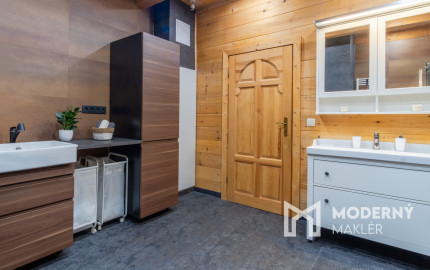 Na predaj dom snov–rodinné sídlo s jazierkom na kúpanie a panoramatickým výhľadom na Vysoké Tatry