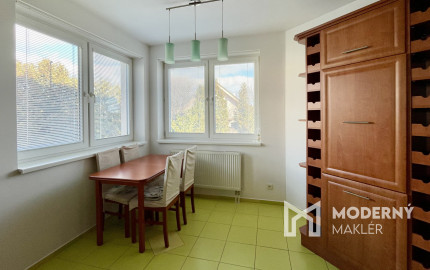 Kompletne zariadený 3-izbový byt s loggiou a garážovým státím v cene