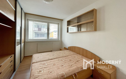Kompletne zariadený 3-izbový byt s loggiou a garážovým státím v cene