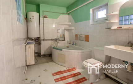 Na predaj rodinný dom s rozľahlým pozemkom v obci Blahová