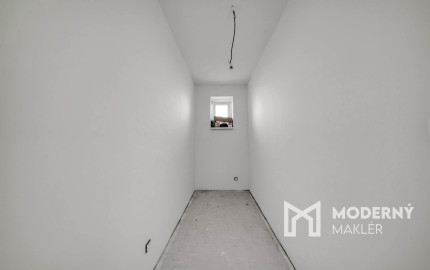 Na predaj rodinný dom s garážou v obci Šoporňa – štandard je zahrnutý v cene