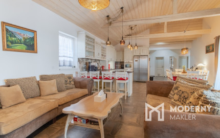 Na predaj exkluzívny rodinný dom s dvoj-garážou v podtatranskej obci Veľký Slavkov