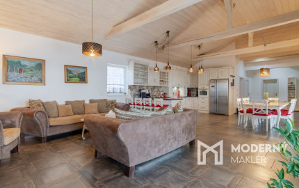 Na predaj exkluzívny rodinný dom s dvoj-garážou v podtatranskej obci Veľký Slavkov