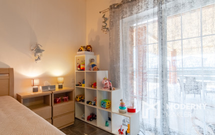 Na predaj exkluzívny rodinný dom s dvoj-garážou v podtatranskej obci Veľký Slavkov