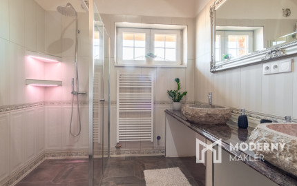 Na predaj exkluzívny rodinný dom s dvoj-garážou v podtatranskej obci Veľký Slavkov