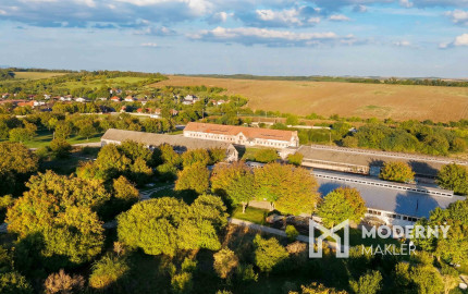 Na predaj investičný areál v obci Trávnica
