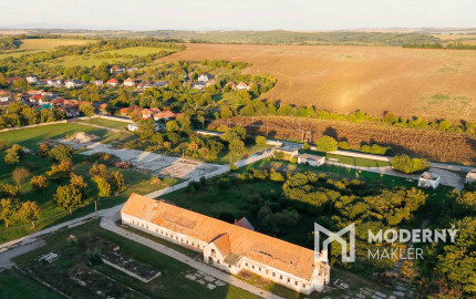 Na predaj investičný areál v obci Trávnica