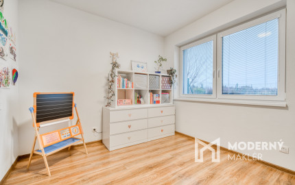 Na predaj príjemný 4-izbový byt so záhradou v Tomášove