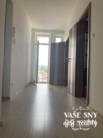 Na prenájom  veľký, zariadený 2 izb byt mestská časť SIHOŤ 1  v Trenčíne .