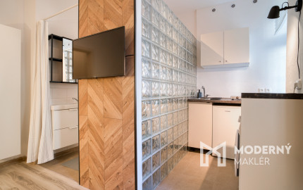 Na predaj 1-izbový byt s investičným potenciálom v centre Bratislavy