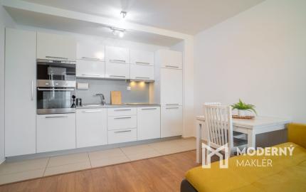 Na prenájom moderný 2-izbový byt s parkovacím miestom v centre Malaciek
