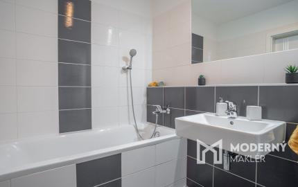 Na prenájom moderný 2-izbový byt s parkovacím miestom v centre Malaciek