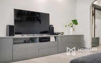 Na predaj  3-izbový byt s dvoma loggiami v Petržalke BA.