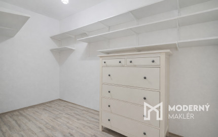 Na predaj veľkorysý 3-izbový byt s parkovacím státím v Rovinke