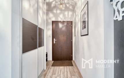 Na predaj veľkorysý 3-izbový byt s parkovacím státím v Rovinke