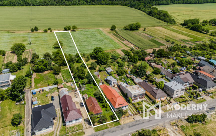 REZERVOVANÉ: Na predaj rozmerný pozemok vhodný na výstavbu v obci Moravany časť Lučkovce