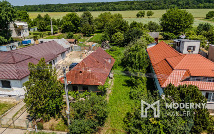 REZERVOVANÉ: Na predaj rozmerný pozemok vhodný na výstavbu v obci Moravany časť Lučkovce